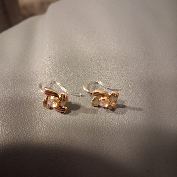 SMALL FLOWER EARRINGS - Picture 1 of 1
